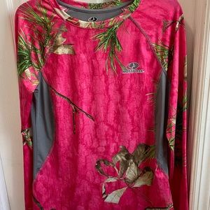 Women hot pink camouflage mossy oak long sleeve t shirt; spandex